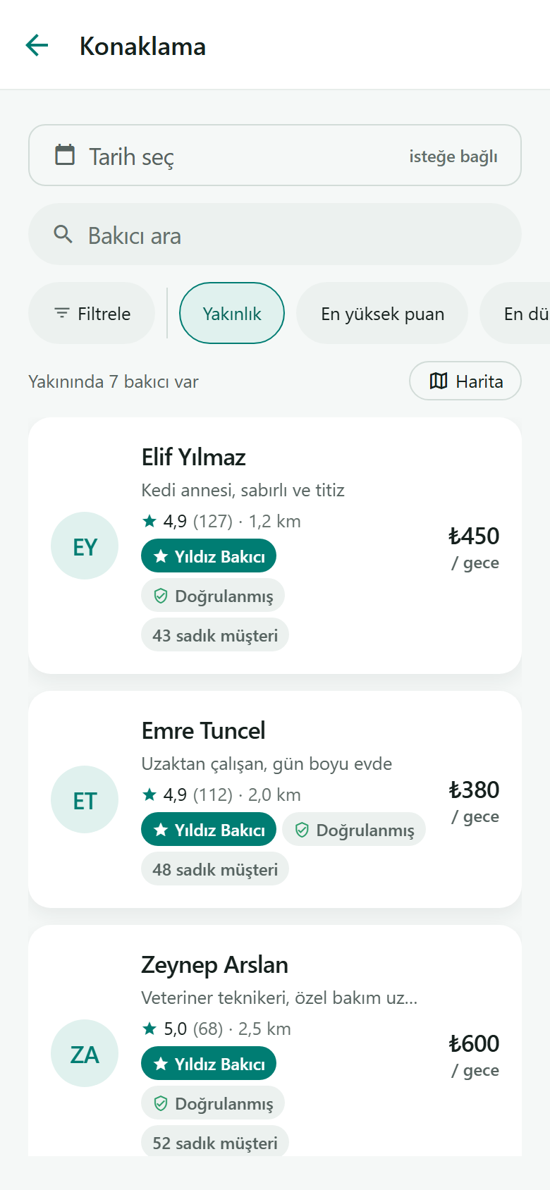 Kuyruk uygulamasında yakındaki bakıcıları keşfetme ekranı.
